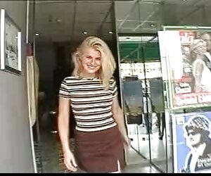 Cô gái tóc vàng với một cơ thể khéo léo chạm vào sexviet nam co tieng cô ấy rít