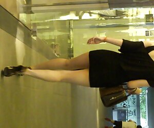 Đẹp sexviet some lọn tóc vàng ở trên giường vuốt ve Trinh