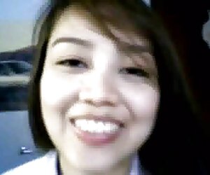 Quyến rũ sexviet tu quay mulatto vuốt ve mình trong phòng tắm