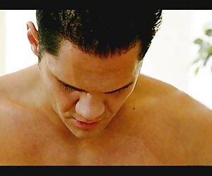 Hai cô gái trong trắng, tay sexviet khau dam cầm dương vật của một đám đông các chàng trai