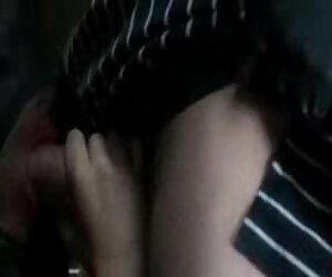 Một cô gái với sữa sexvietxxx lòng các chàng trai