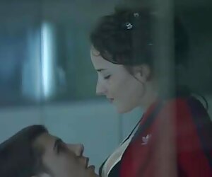 Quyến rũ, châu Á với một cơ thể đẹp là hài lòng với một rung sexviet a