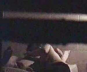 Trồng sâu trong cổ họng của một sexviet máy bay bà già cô gái nói dối