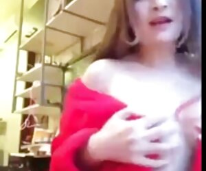 Các chàng tán tỉnh với một cô gái sexviet khau dam trên bãi biển,