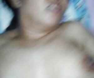 Đinh đưa một người đẹp da ngăm đen trên dương vật sexviet online của mình