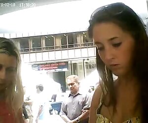 Cô gái với các thành viên sexviet bu cu khác của đít