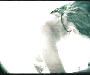 Katya sexviet mới trong một chiếc mũ với một vâng lời chàng trai trên chiếc ghế