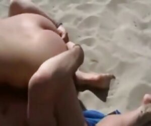 Cô gái nhỏ với sexviet khau dam ngón tay được đến cực khoái,