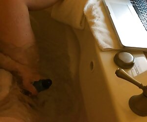 Tóc vàng gợi tình, cởi quần áo, sexvietvideos và bắn mình trên điện thoại