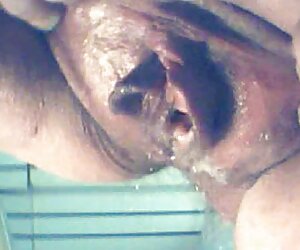 Một cặp màu xanh nga anh chàng say đắm kim trên một sexvietme chiếc ghế da