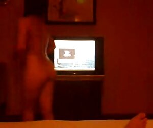 Sexy cô gái sexsexviet có vui vẻ trên ghế với bạn bè của họ
