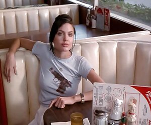 Một người nào đó bí mật loại bỏ đôi sexvietnet chân đẹp của mẹ cô trong một chiếc xe