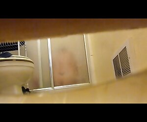Kelly bạn trai của cô, cho thấy sexviet porn ngực của cô.